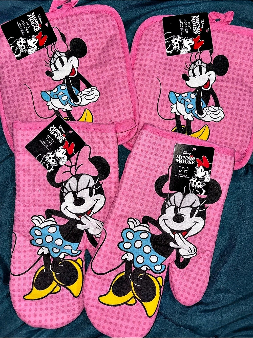 4 -Disney Minnie Mouse Pink Polka Dot Pot Holder (2) and Oven Mitts (2)- Set